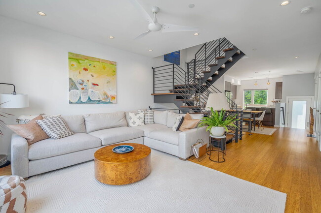 Building Photo - 1003 S 17th St