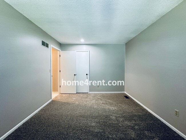 Building Photo - A Beautiful Olathe Home in a Quiet Neighbo...
