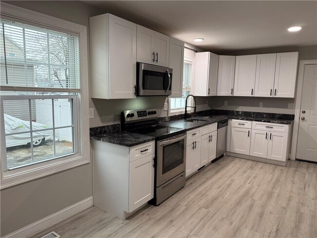 Building Photo - 25 Denison St