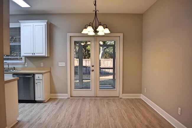 Building Photo - 26 Village Ln