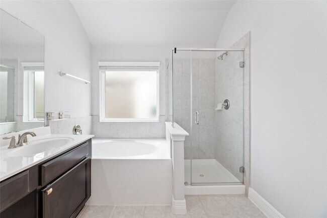 Building Photo - 3230 Andlor Hills Dr