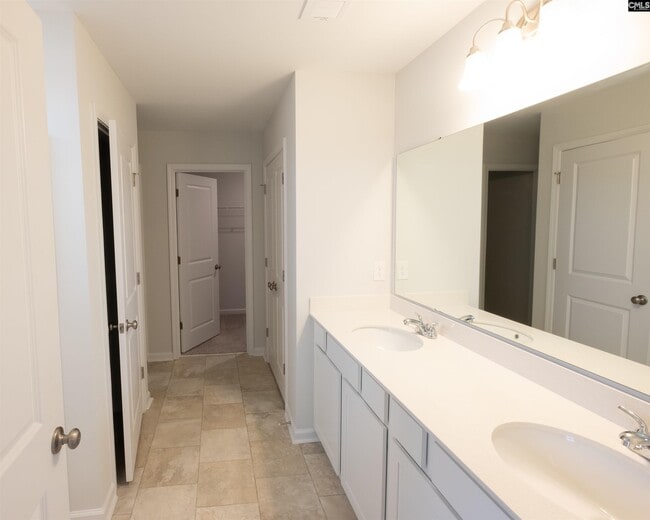 Building Photo - 1062 Begonia Dr