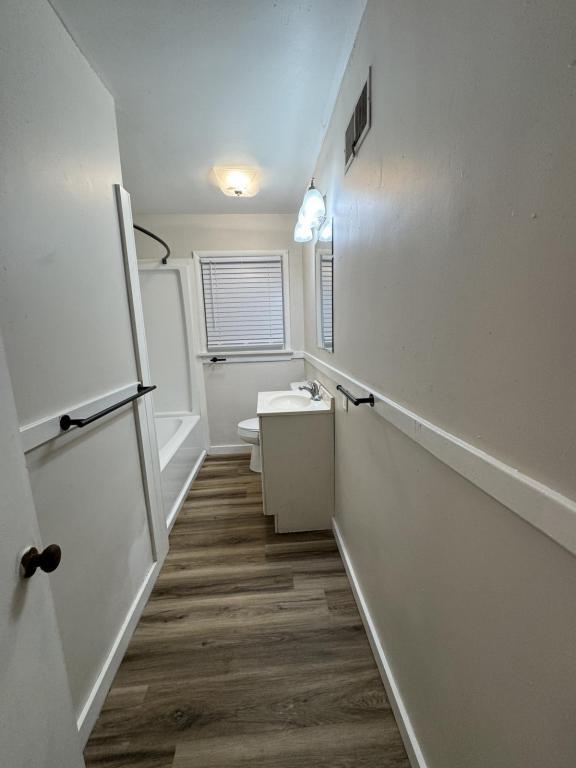 Building Photo - 1044 S Main Ave