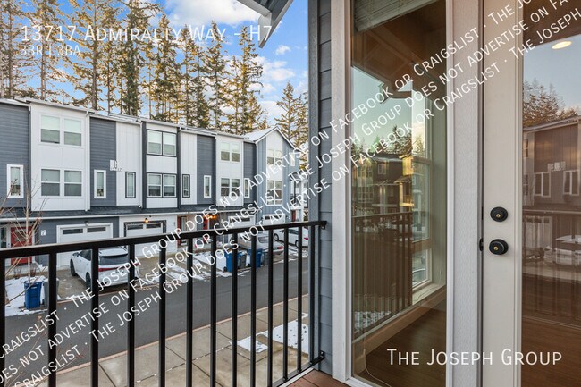 Building Photo - 13717 Admiralty Way