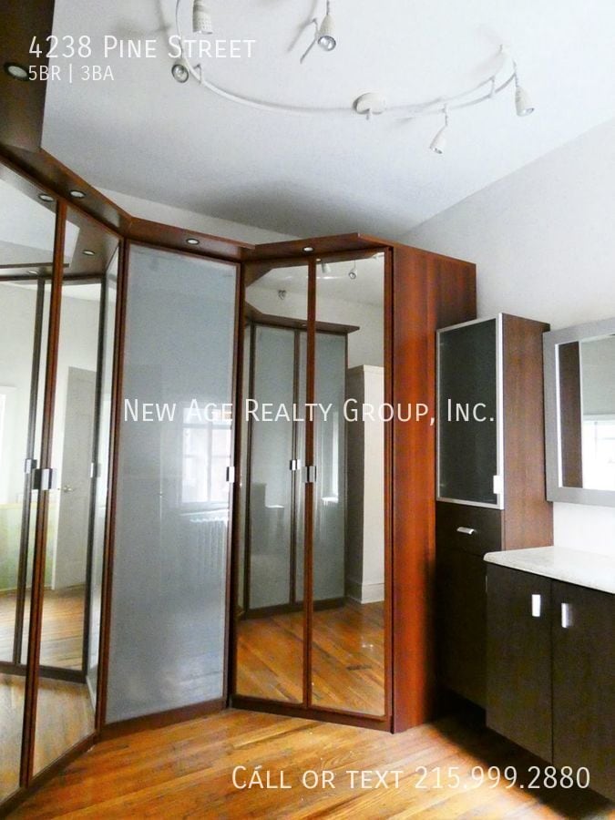 Building Photo - 4238 Pine St