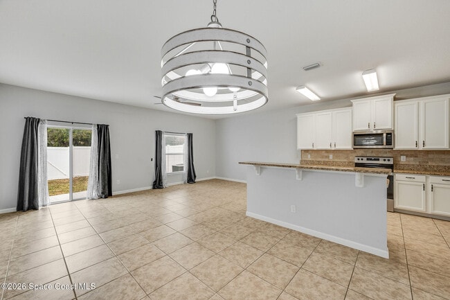 Building Photo - 2545 Revolution St