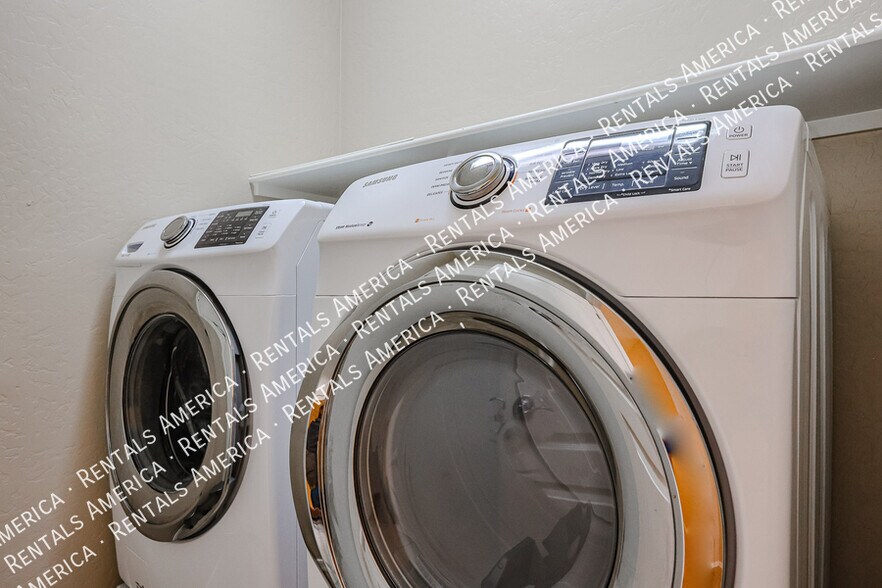 Building Photo - 17518 W Lisbon Ln