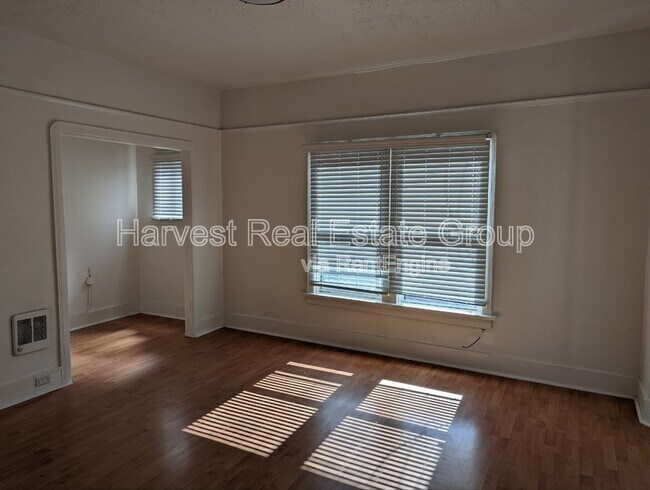 Building Photo - 1532 8th Ave