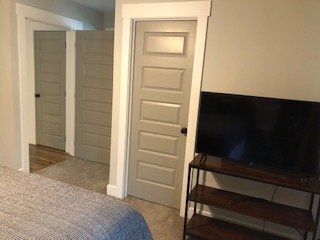 Building Photo - Modern 3-Bedroom Condo with Modern Eleganc...