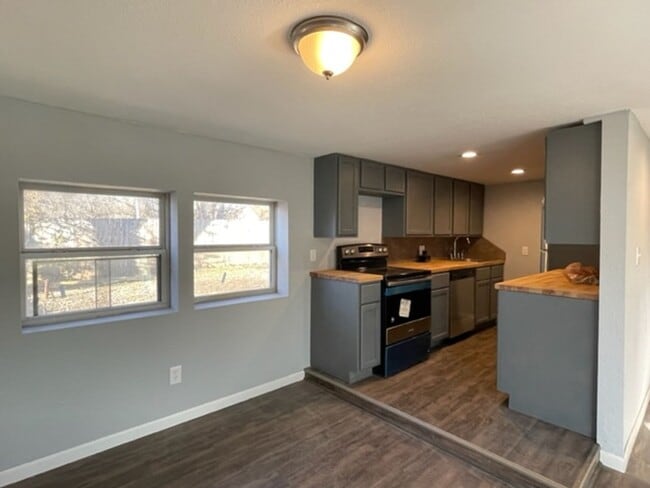 Building Photo - Great Location / Updated Home!