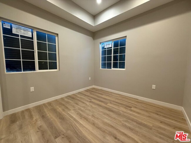 Building Photo - 10605 Owensmouth Ave