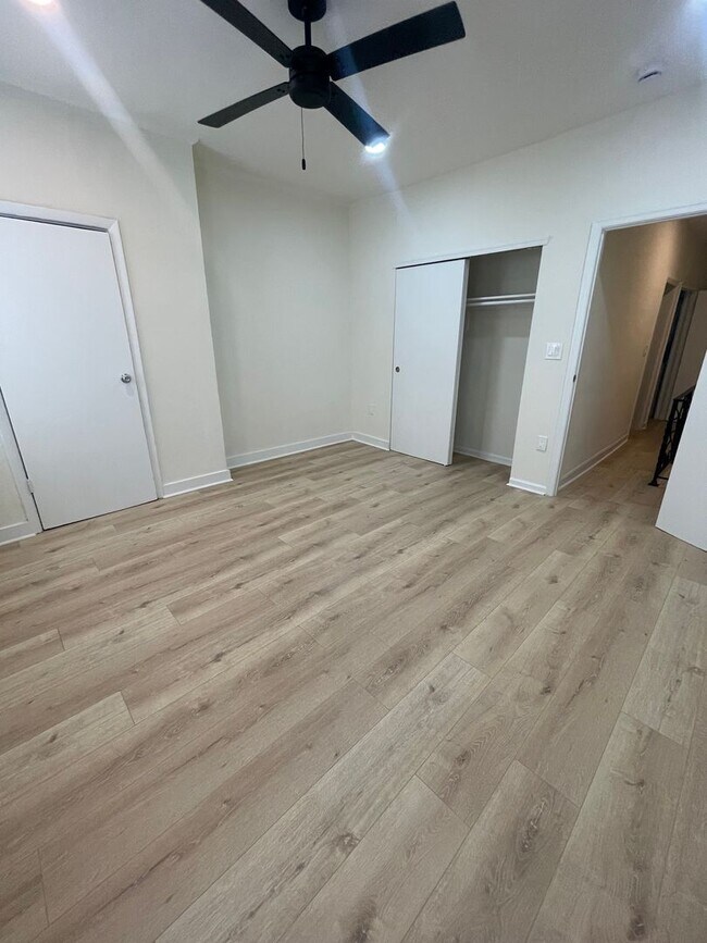 Building Photo - NEWLY UPDATED SPACIOUS 3-BEDROOM HOUSE IN ...