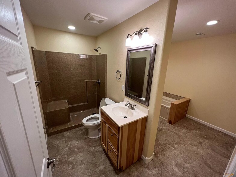 Building Photo - 6905 Mulberry Dr