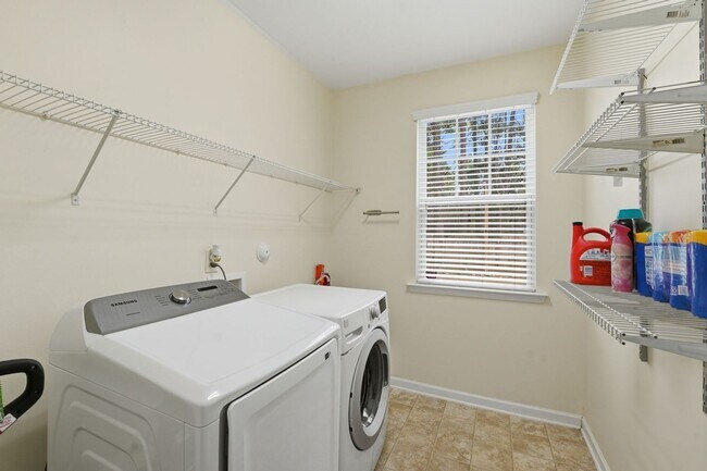 Building Photo - 409 Walsenburg Dr