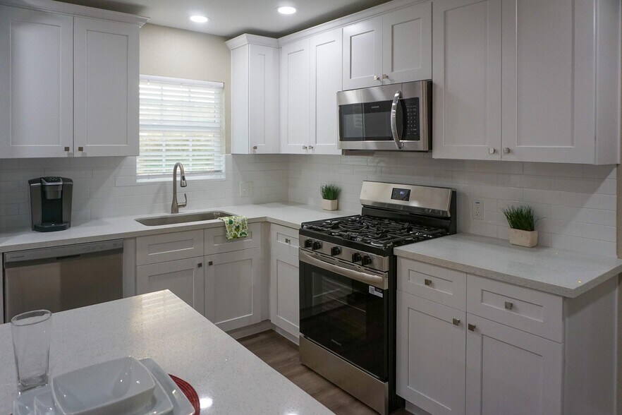Kitchen - 3703 Market St