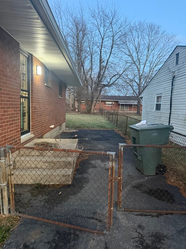 Building Photo - 1894 Pannell Ave