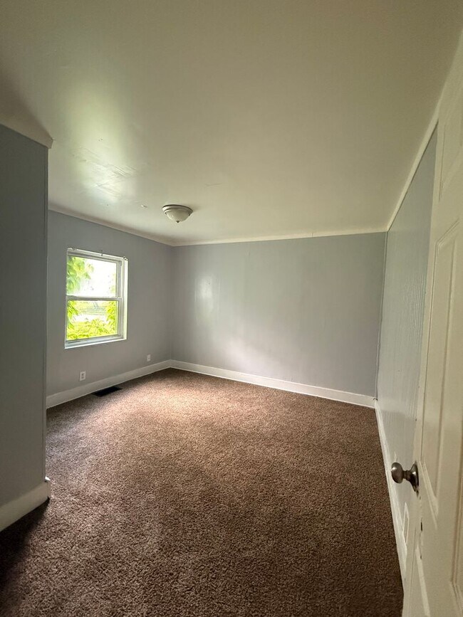 Building Photo - 4 Bedroom Home in Dayton