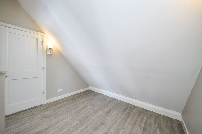 Building Photo - 825 Albert Ave