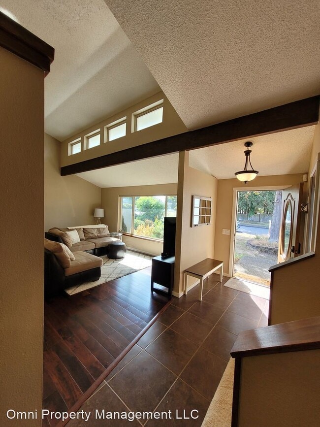 Building Photo - 3 br, 2 bath House - 724 B Street