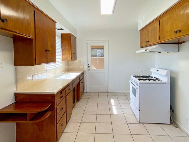 Building Photo - 215 S Baldwin Ave