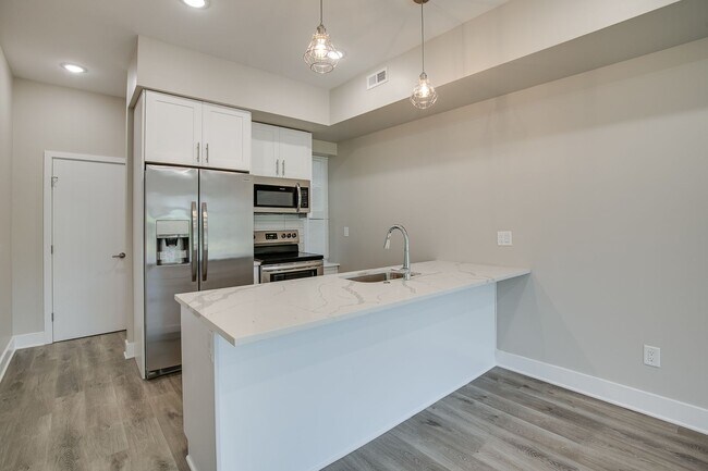 Building Photo - 2017 N College Ave