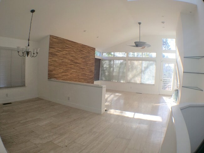 Building Photo - Gated Community at Canyon Lakes