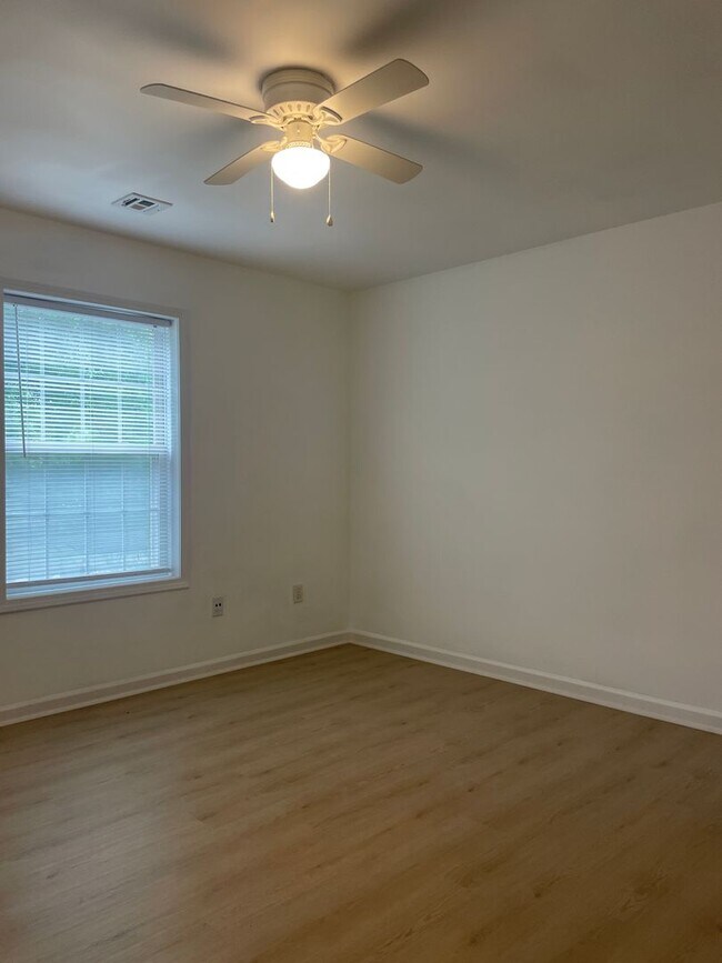 Building Photo - 100 Gibson Park Dr