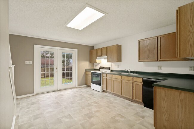 Building Photo - 3-BEDROOM HOME IN GUILBEAU PARK