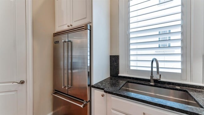 Building Photo - 1700 Sunset Blvd