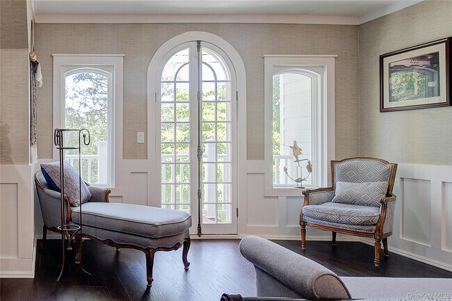 Building Photo - 2 Spring Hollow Rd