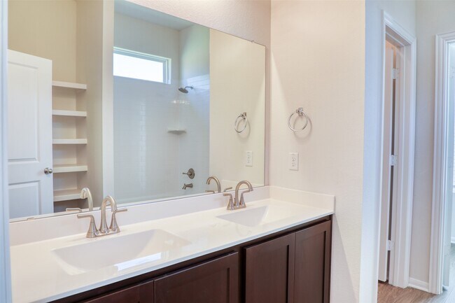 Building Photo - 410 Magnolia Ln