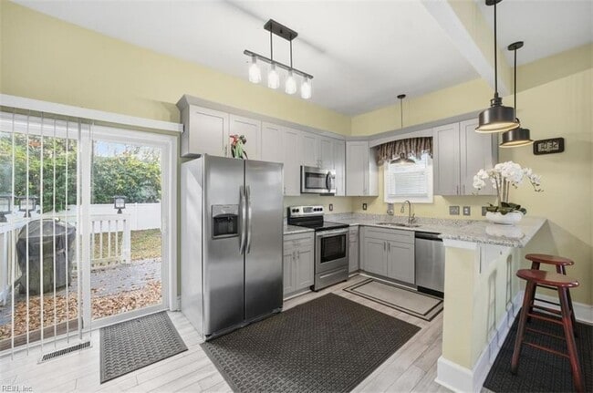 Building Photo - 1325 W Little Creek Rd