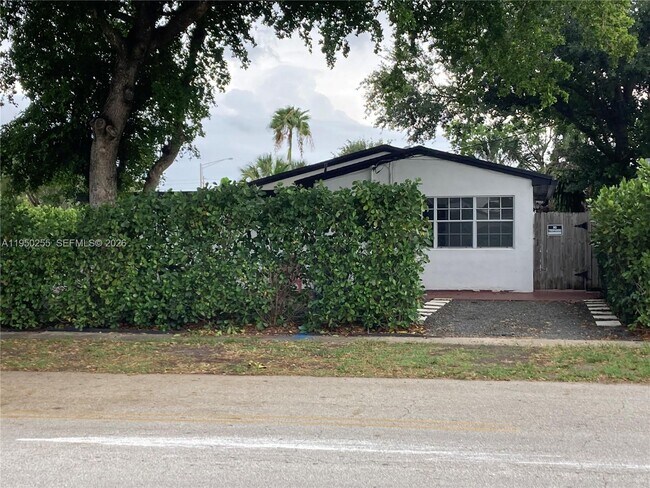 Building Photo - 5720 Sheridan St