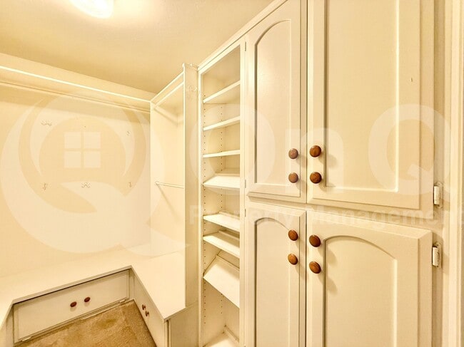 Building Photo - 5539 E Bloomfield Rd