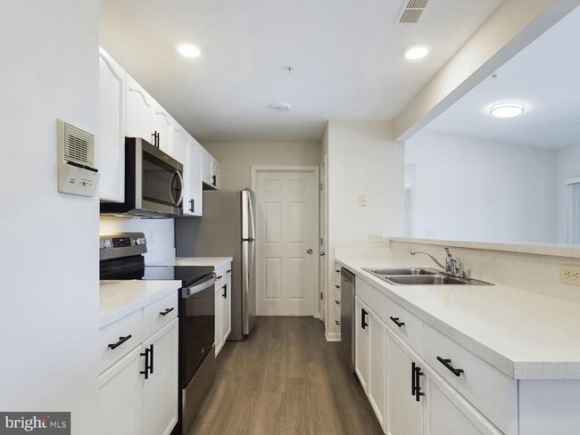 Primary Photo - 302 Baughmans Ln