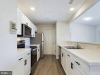 Building Photo - 302 Baughmans Ln