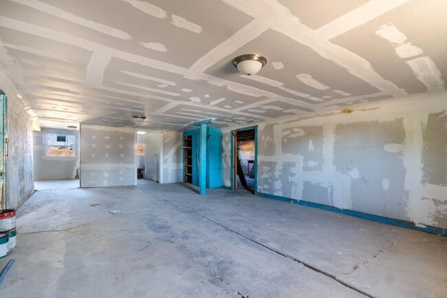 Building Photo - 1019 N Main St