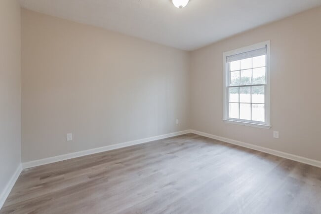 Building Photo - 9908 Point View Dr