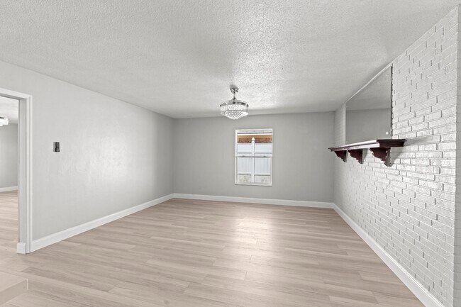 Building Photo - 534 E Del Monte Ave