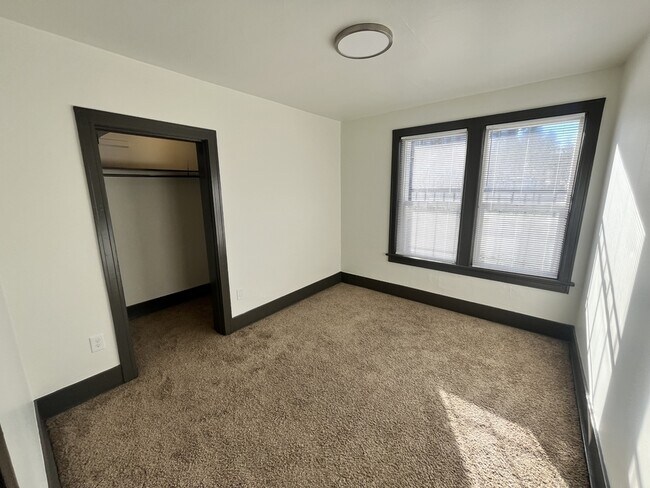 Building Photo - 16 N Broadway St