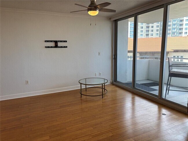 Building Photo - 470 3rd St S