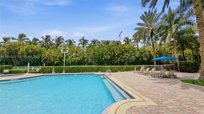 Building Photo - 1755 E Hallandale Beach Blvd