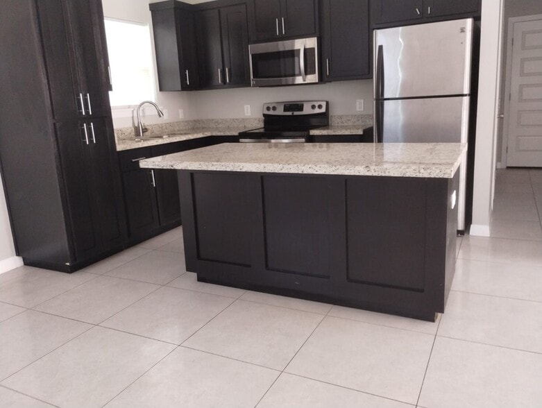 Building Photo - Shary Manor