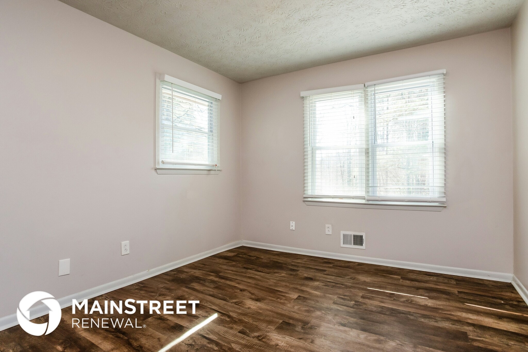 Building Photo - 537 Plainville Dr SW