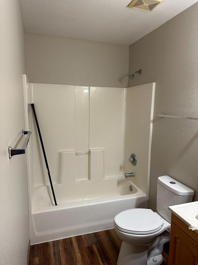 Building Photo - 202 S Woods Ct
