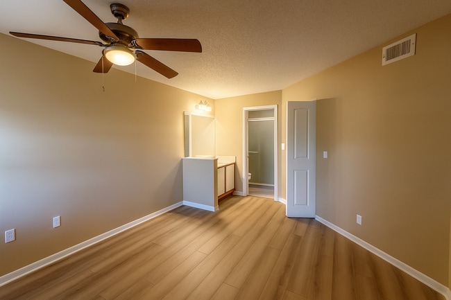 Building Photo - 12750 Equestrian Cir