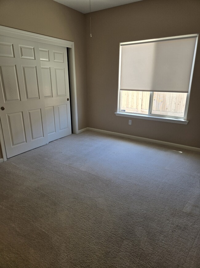 Building Photo - 561 Bluejay Ave