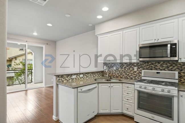 Building Photo - 2077 Kiwi Walkway