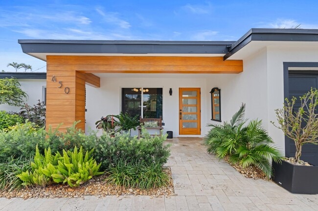 Building Photo - 450 NE 5th Cir