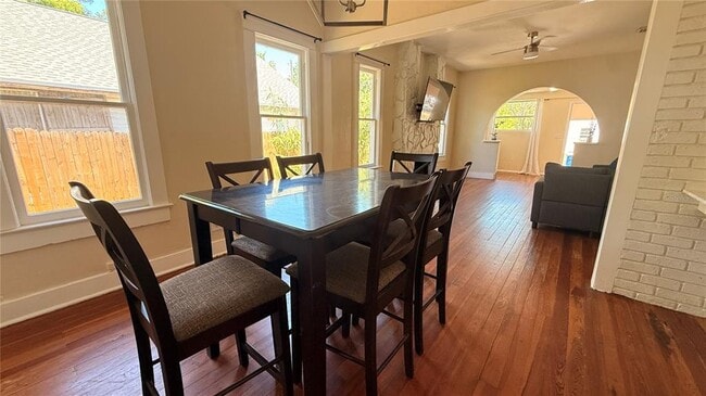 Building Photo - 905 Jones St